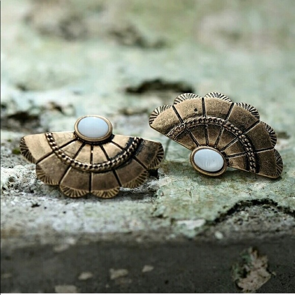 Sea Goddess Fan Stud Earrings - Picture 3 of 4